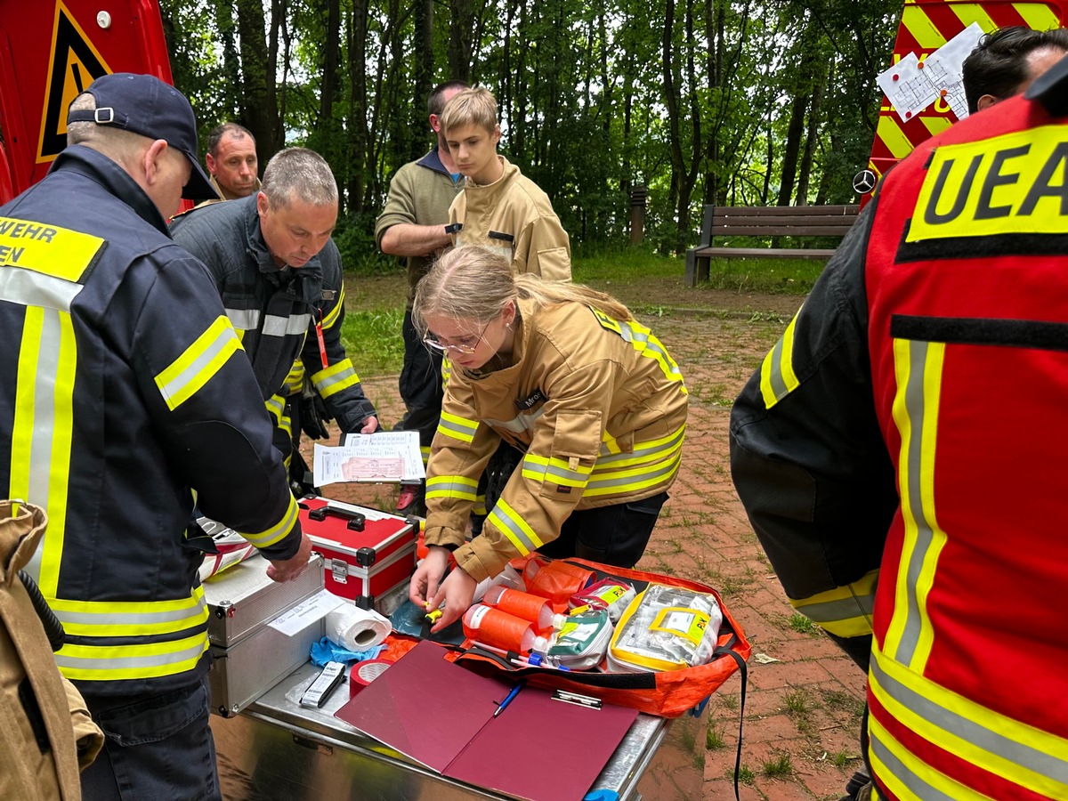 FW LK Neunkirchen: Unbekannter Stoff löst ABC-Großeinsatz an Ottweiler Schule aus