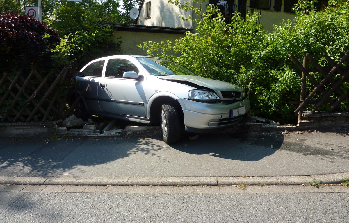 POL-NOM: Schwerverletzte Person nach Verkehrsunfall mit drei beteiligten PKW