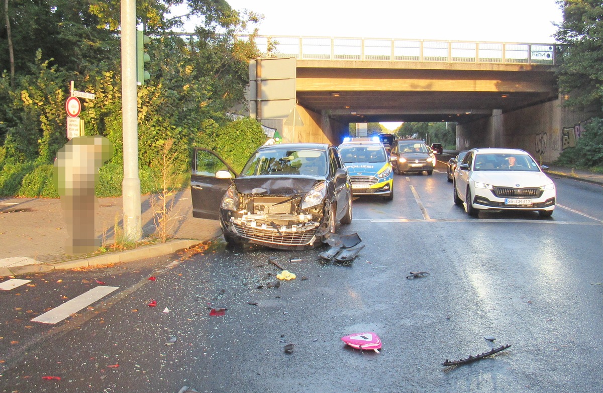 POL-ME: Hoher Sachschaden bei Auffahrunfall - Hilden - 2109153