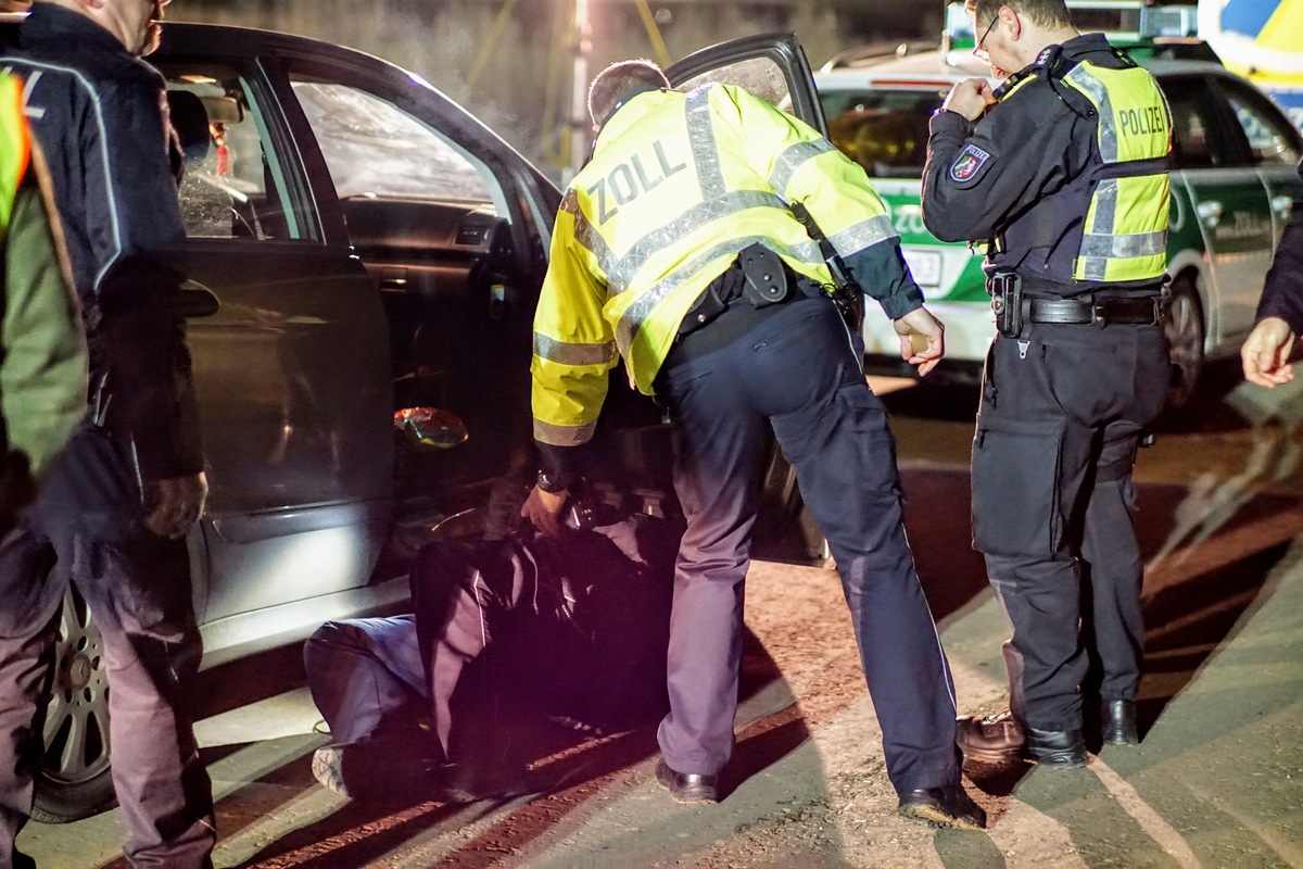 POL-BN: Behörden- und Länderübergreifende Großkontrolle entlang der A61 in Rheinbach - 190 Fahrzeuge und 250 Personen überprüft