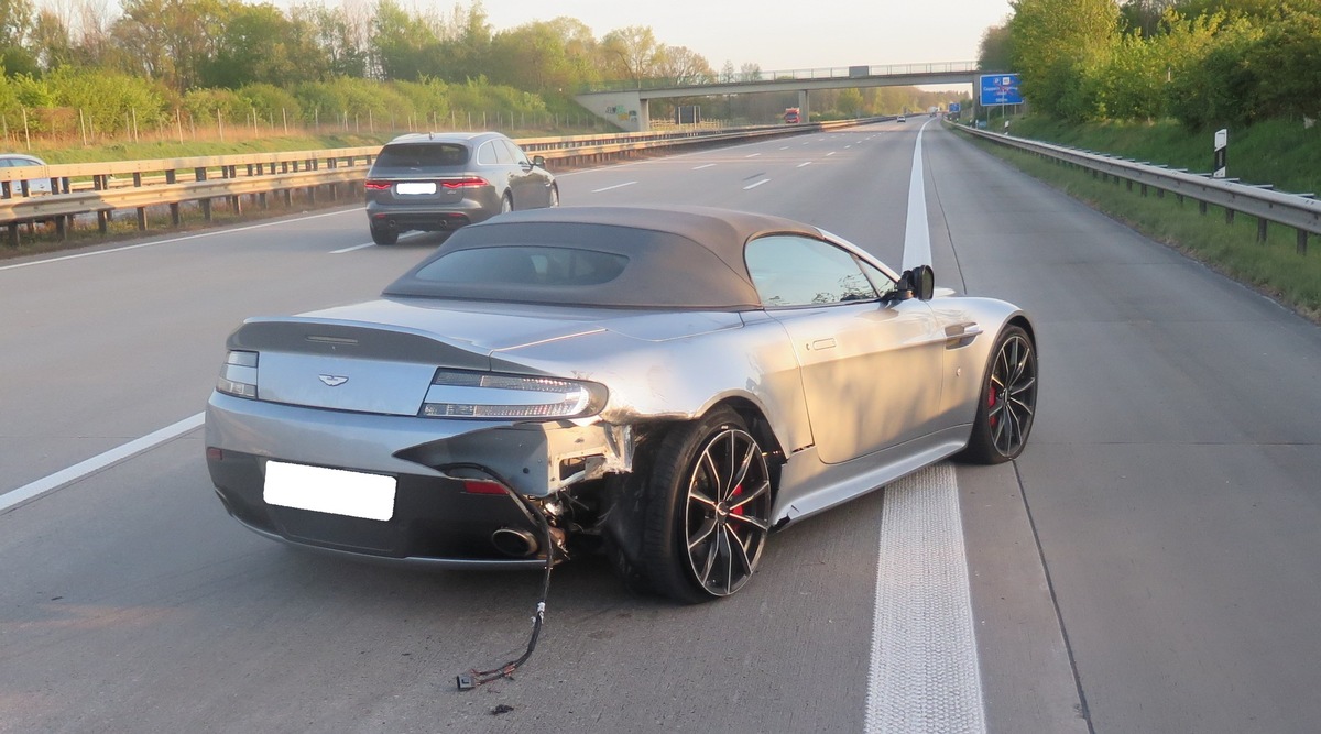 POL-DEL: BAB 1: Unfall nach Reifenplatzer im Bereich Emstek (Landkreis Cloppenburg) - hoher Sachschaden