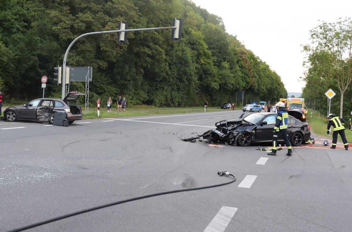 POL-HX: Fünf Verletzte bei Verkehrsunfall