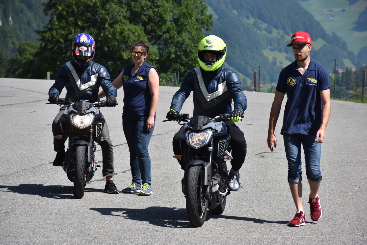 JUFALA, camps de conduite pour jeunes: Depuis près de 50 ans déjà, l&#039;ACS réveille chez les jeunes la passion pour l&#039;automobile