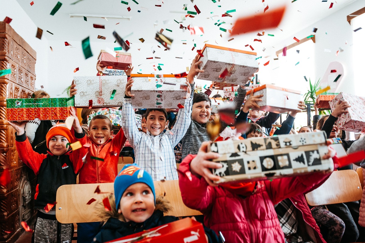 &quot;Weihnachten im Schuhkarton&quot; lädt zum 25. Mal zum Mitpacken ein / Jetzt erst recht Kindern Hoffnung schenken