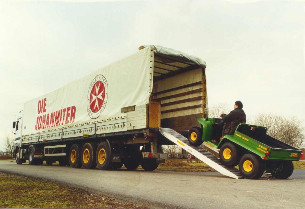 Erdbebenhilfe Türkei / John Deere stiftet Spezialfahrzeuge für den Wiederaufbau