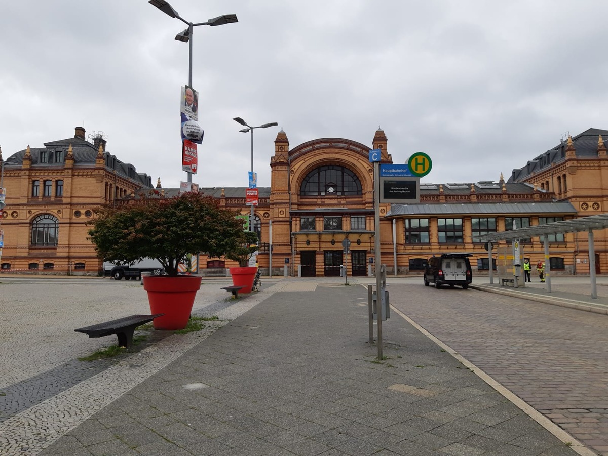 BPOL-HRO: Zwei herrenlose Koffer führen zur Sperrung des Bahnhofes