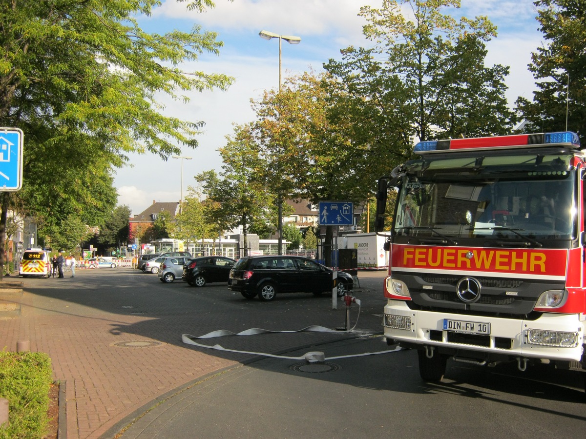 FW Dinslaken: Marktplatz Hiesfeld gesperrt