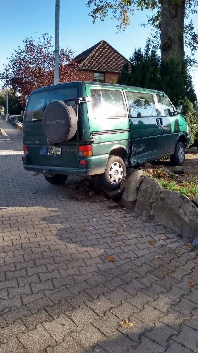 POL-LG: ++ Endstation: Steinmauer ++ Hund schlägt Täter in die Flucht - vermummter Mann mit Messer ++ Zeuge stellt Fahrraddieb ++ Einbrecher stehlen Bargeld und Schmuck ++ Vorsicht vor Taschendieben! ++