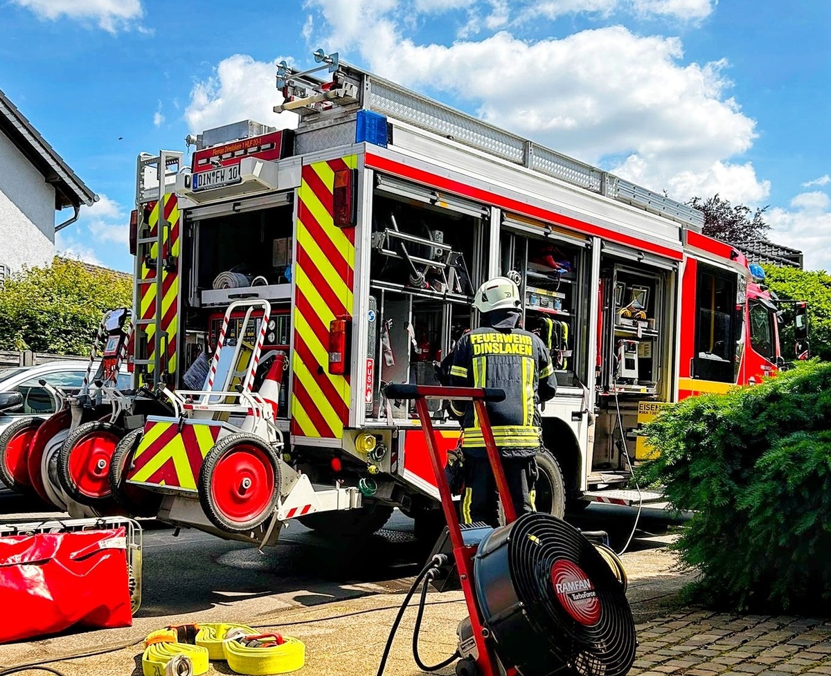 FW Dinslaken: Kellerbrand in Hiesfeld