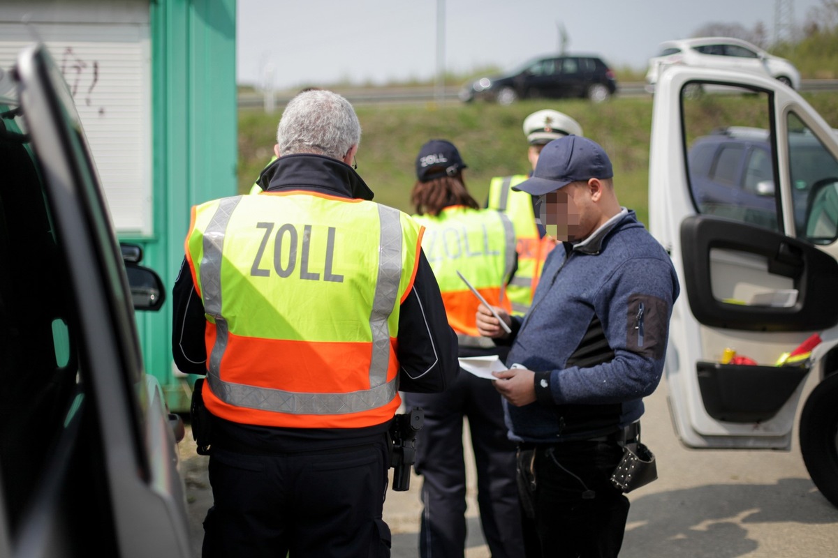 POL-ME: Einsatz gegen verkehrsunsichere Transporter und Schwarzarbeit: Gemeinsame Kontrollen mit dem Hauptzollamt Düsseldorf - Heiligenhaus - 1904068