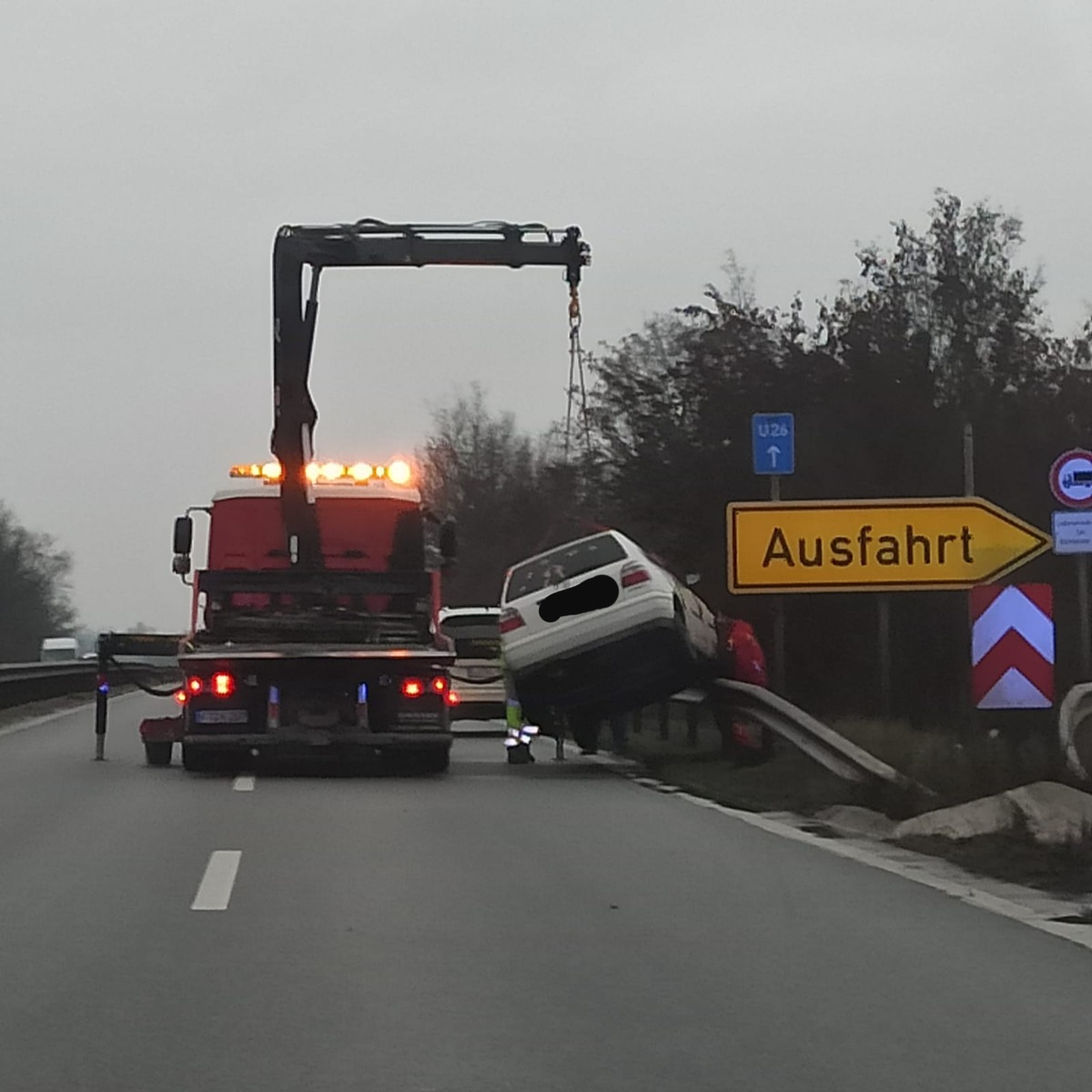 POL-PDNW: Polizeiautobahnstation Ruchheim - Vollsperrung der B9 nach Verkehrsunfall