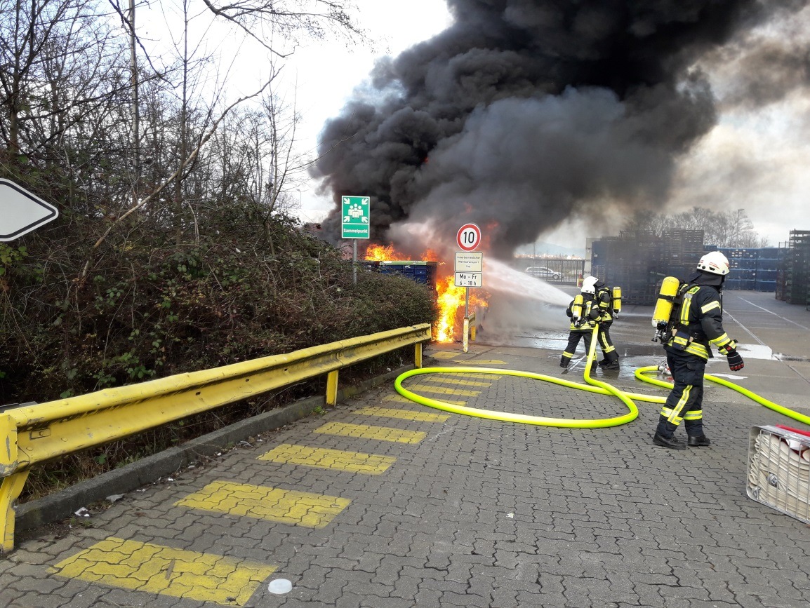 POL-PDLD: Edenkoben, Brand bei der Fa. Tenneco