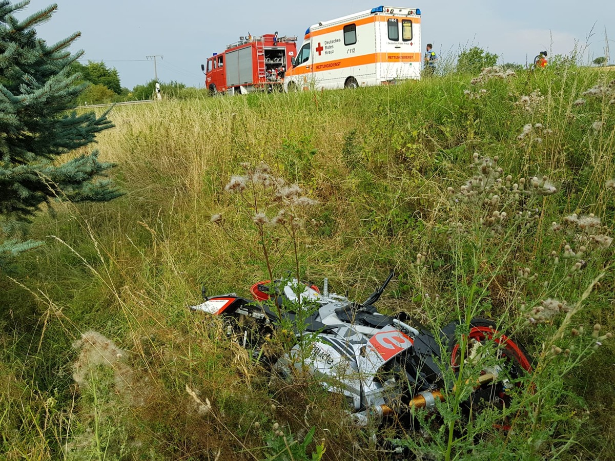 POL-PDNW: Verkehrsunfall mit schwerverletztem Motorradfahrer; Reh querte die Fahrbahn