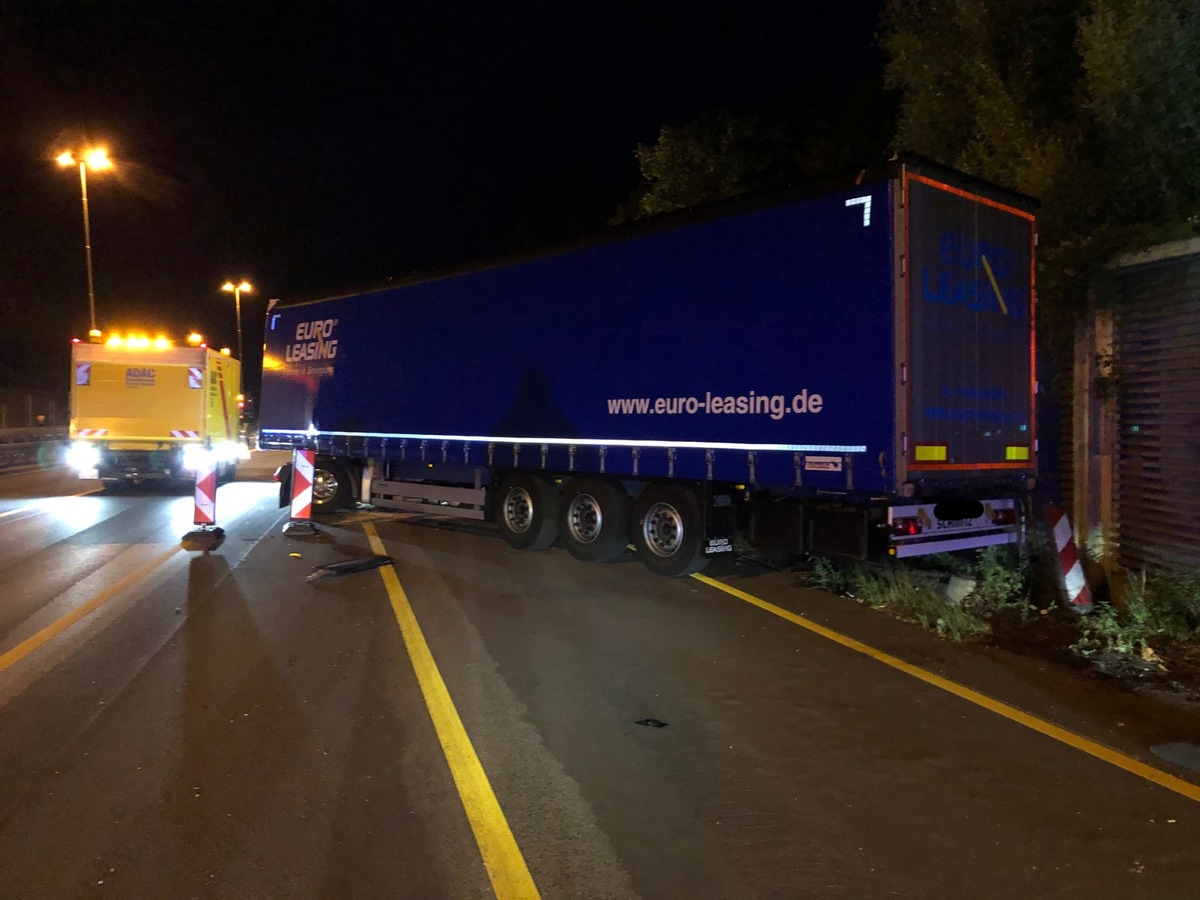 POL-MS: Verkehrsunfall mit Sattelzug mit hohem Sachschaden und Sperrung der Richtungsfahrbahn