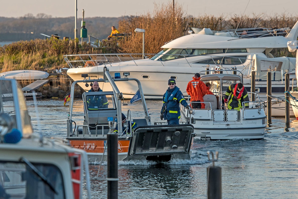 THW-HH MV SH: Nach Bootskenterung - Großeinsatz auf der Flensburger Förde