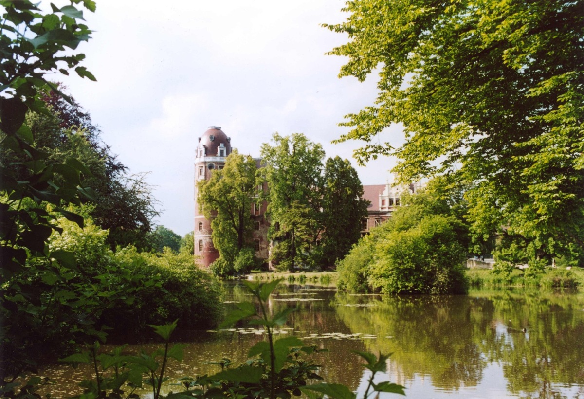 DBU: Historische Parks und Bauwerke als Klimaschützer sichtbar machen