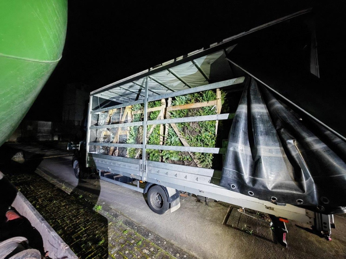 POL-DEL: Autobahnpolizei Ahlhorn: Erheblich überladener Kleintransporter auf der Autobahn 1 im Bereich Harpstedt kontrolliert