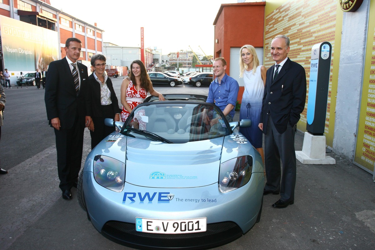 Kultur-Tour endet nach über 4000 Kilometern in Istanbul / RWE Elektroautos bestehen Langstreckentest / Positive Erkenntnisse über Elektromobilität gewonnen (mit Bild)