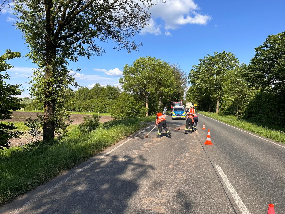 FW-Schermbeck: Verschmutzte Fahrbahn