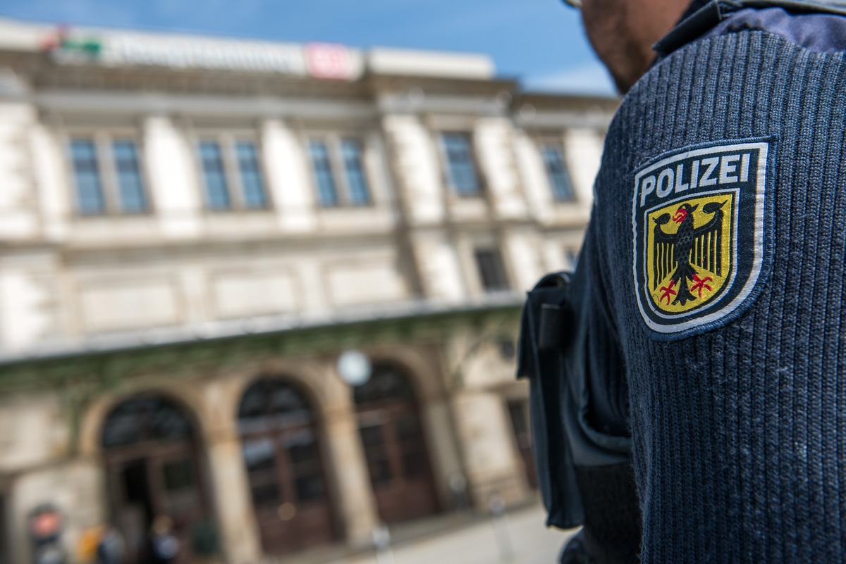 Bundespolizeidirektion München: Festnahme am Bahnhof Weiden - Bundespolizei Waidhaus schickt gesuchten Straftäter ins Gefängnis