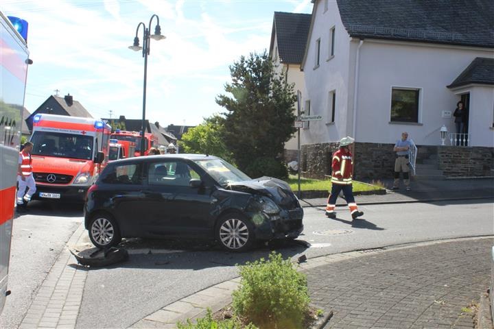 POL-PDMT: Verkehrsunfall mit zwei verletzten Personen