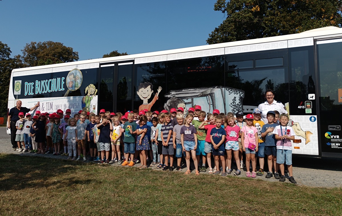 POL-HST: Schulwegsicherheit mithilfe der &quot;Busschule&quot;