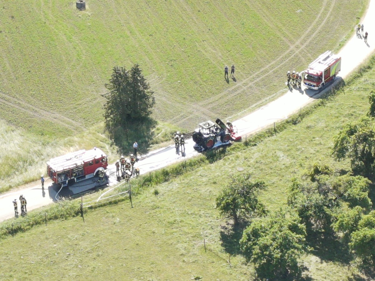 FW Stockach: Brand einer landwirtschaftlichen Zugmaschine