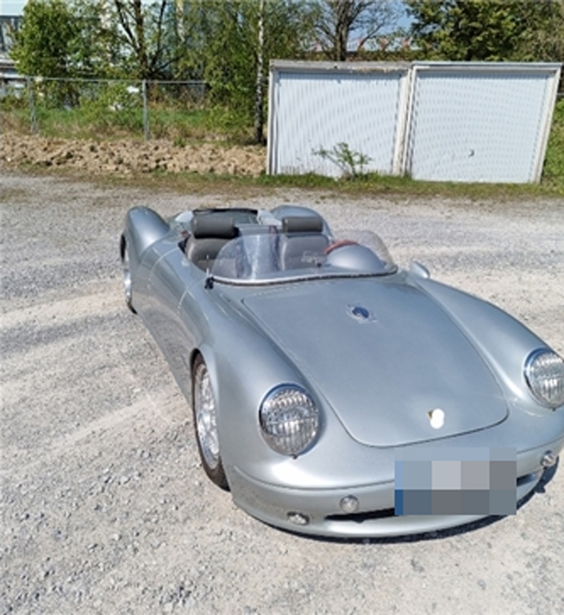 POL-ME: Auffälliger Porsche-Oldtimer entwendet - Velbert - 2306049