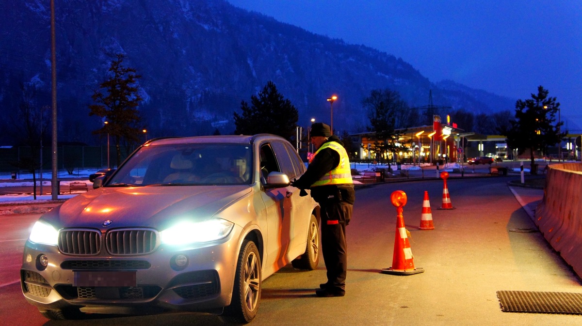 Bundespolizeidirektion München: Statt zum Bekannten zur Bundespolizei - In Österreich anerkannter Flüchtling schleust Landsleute