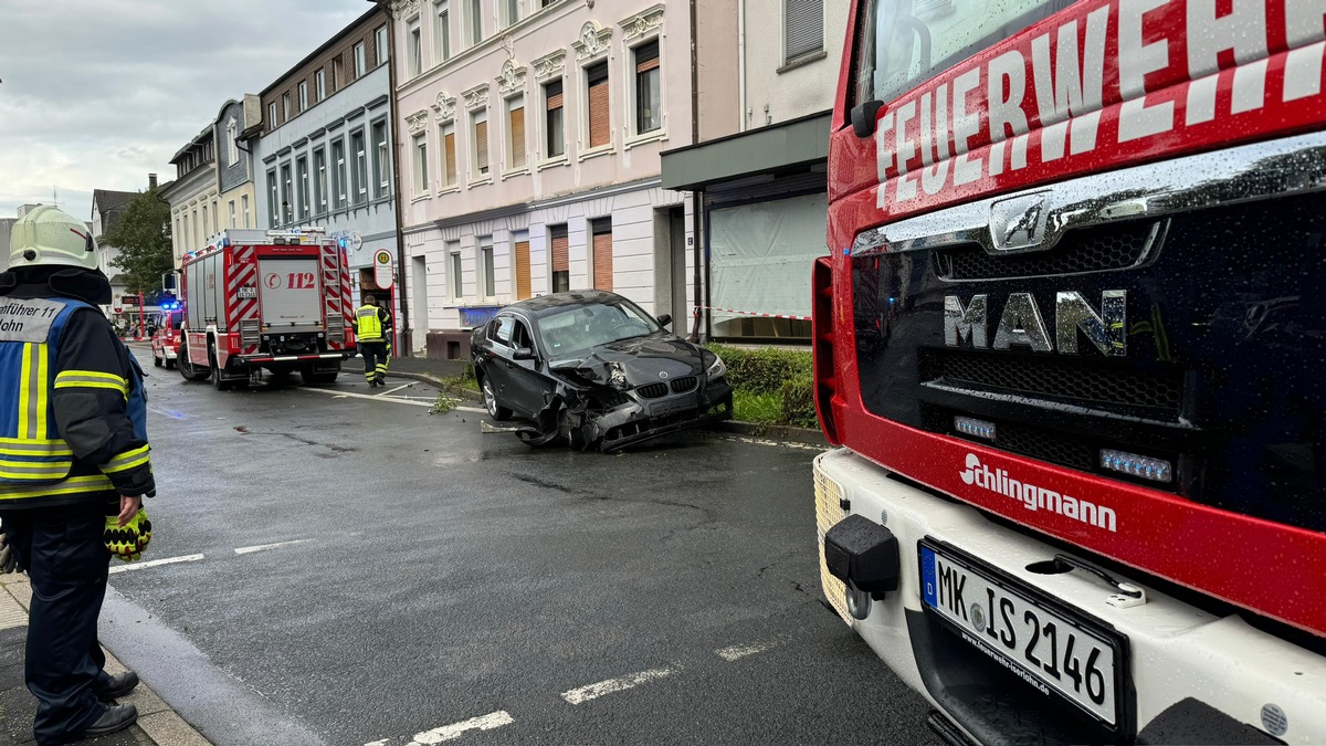 FW-MK: Zwei Verkehrsunfälle im Stadtgebiet beschäftigen Berufs- und Freiwillige Feuerwehr