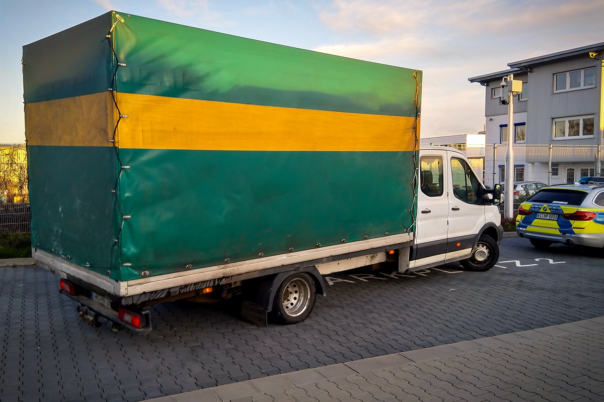 POL-WE: +++ Knapp 80% Überladung - Autobahnpolizei zieht Kleintransporter aus dem Verkehr +++