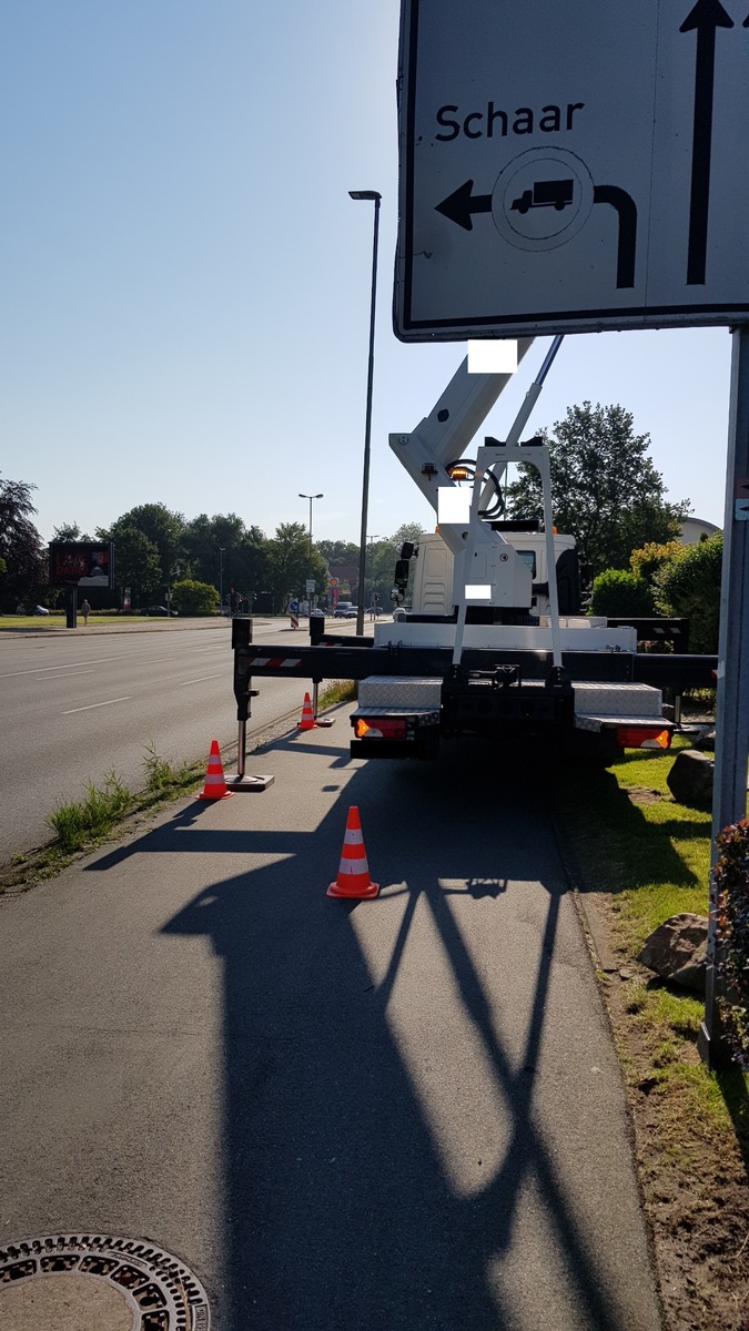 POL-WHV: Ohne Genehmigung Geh- und Radweg in Wilhelmshaven gesperrt - Polizei leitet Verfahren ein (Mit Foto)