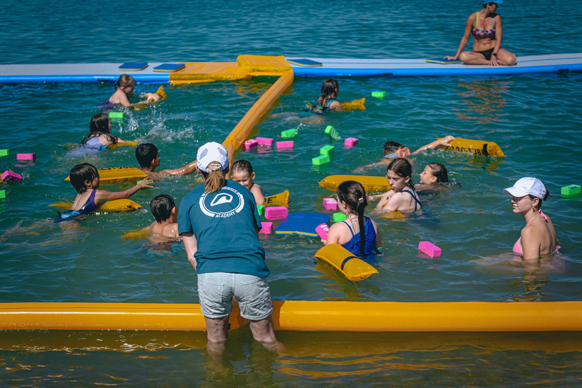 Über 1.000 Kinder verbessern ihre Schwimmfähigkeit und Freiwasserkompetenz