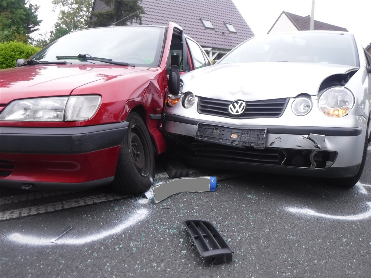 POL-DN: Zwei Leichtverletzte nach Verkehrsunfall