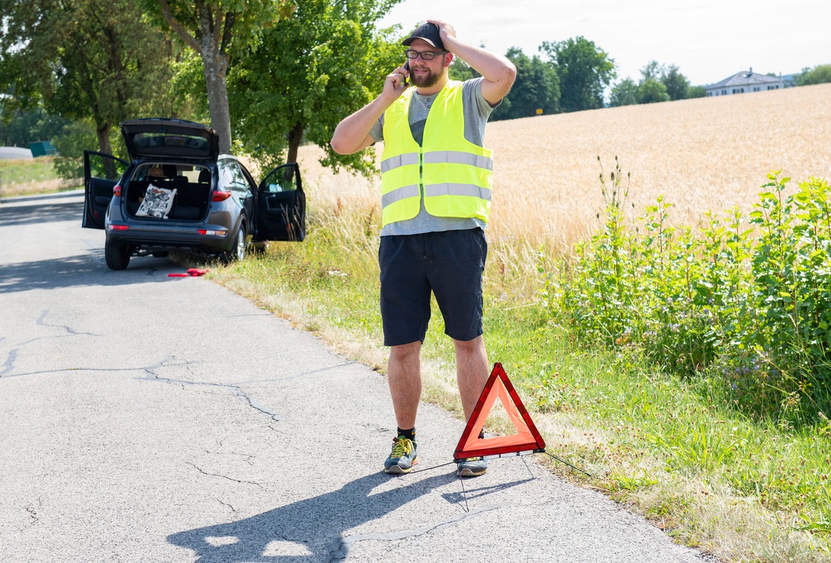 Unfall und was dann / Wie wird Unfallstelle richtig abgesichert? / Wie melde ich Schaden richtig?