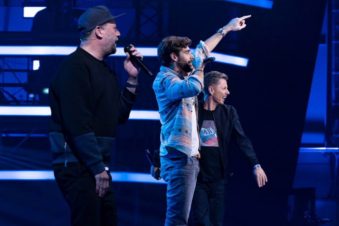 &quot;MC Alvi! Was geht ab?!&quot; Coach Alvaro Soler fordert die &quot;Fantastischen 2&quot; zum Rap-Battle - in den zweiten Blind Auditions von &quot;The Voice Kids&quot; am Samstag in SAT.1