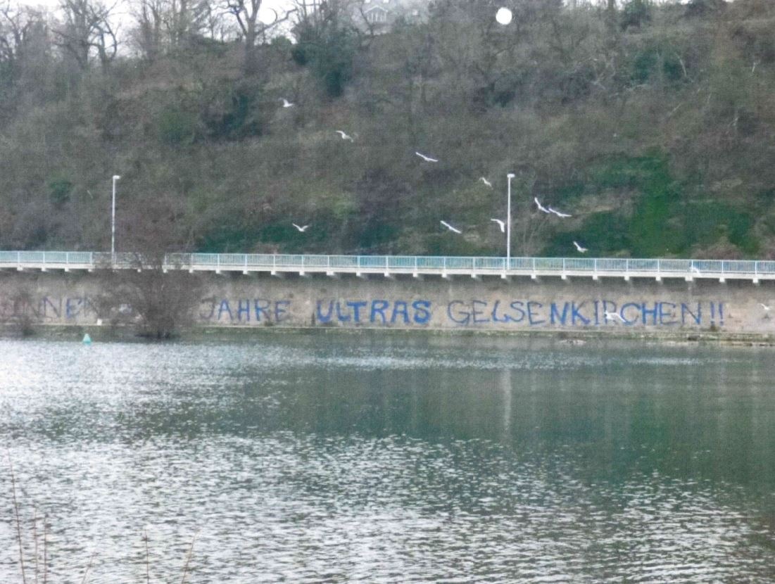 POL-E: Mülheim an der Ruhr: Polizei stellt hohe Sachschäden durch Graffiti fest- Täter besprühen u.a. eine Natursteinmauer an der Ruhr auf etwa 150 Metern Länge- Polizei intensiviert Ermittlungen