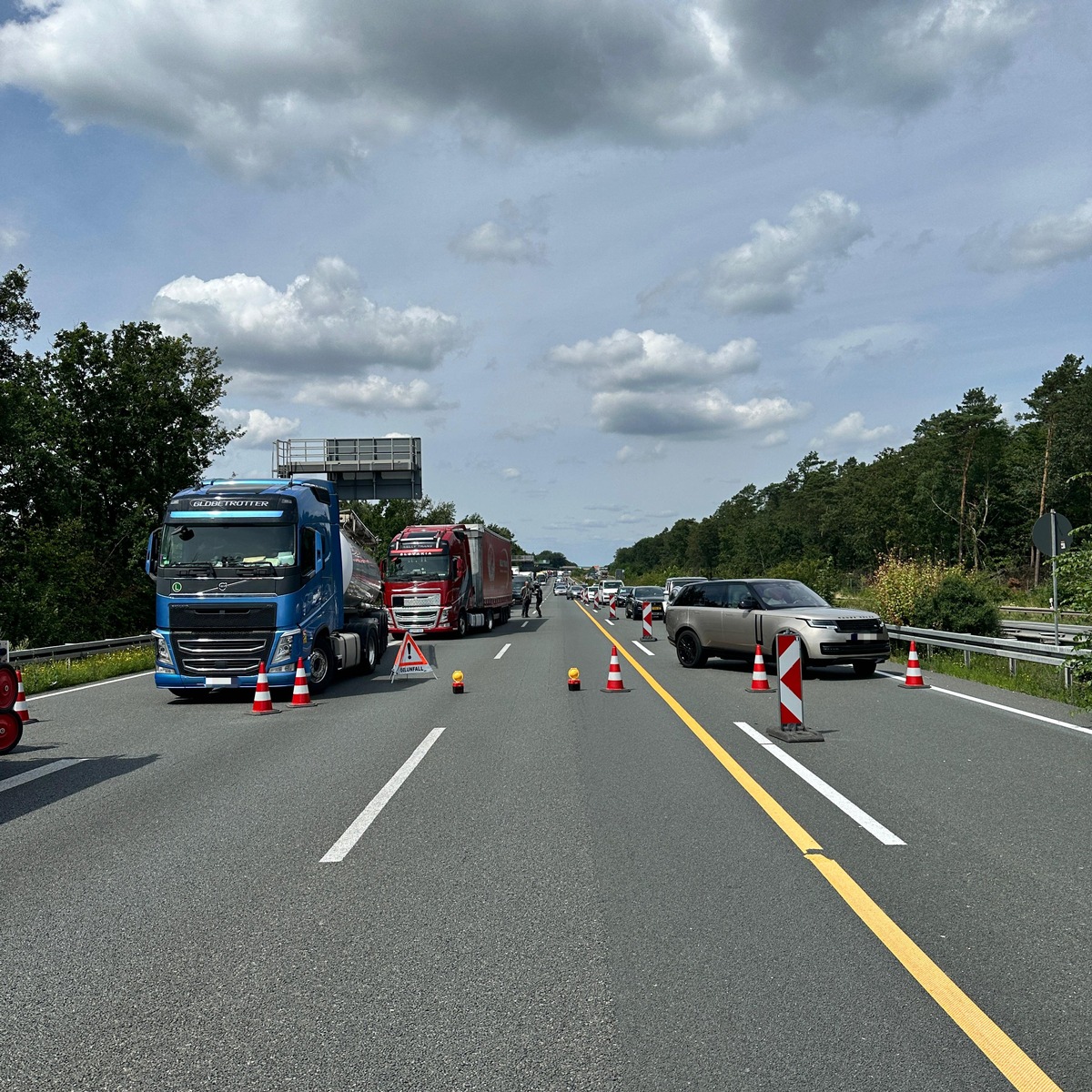 FW Helmstedt: Unfall mit Motorrad - Erneut Probleme mit Rettungsgasse