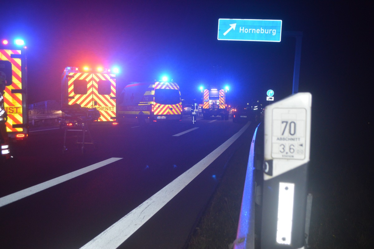 POL-STD: Fünf Autoinsassen bei Unfall auf der Autobahn 26 verletzt