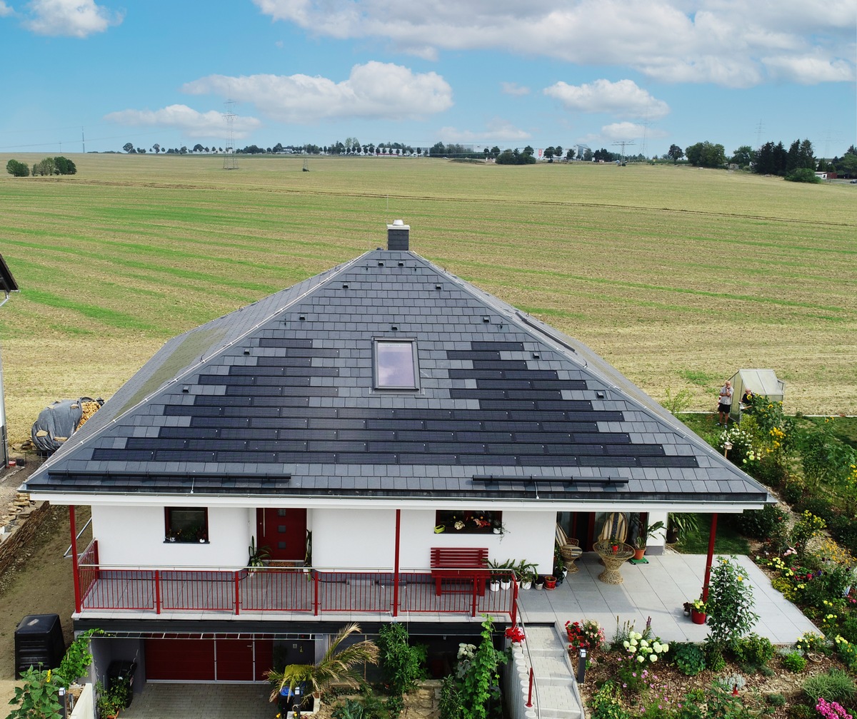 Prima für das Klima: So gibt es Fördergeld für das Eigenheim / Nachhaltig bauen und modernisieren wird belohnt / Wie sich ein Schiefer-Solardach bezahlt macht