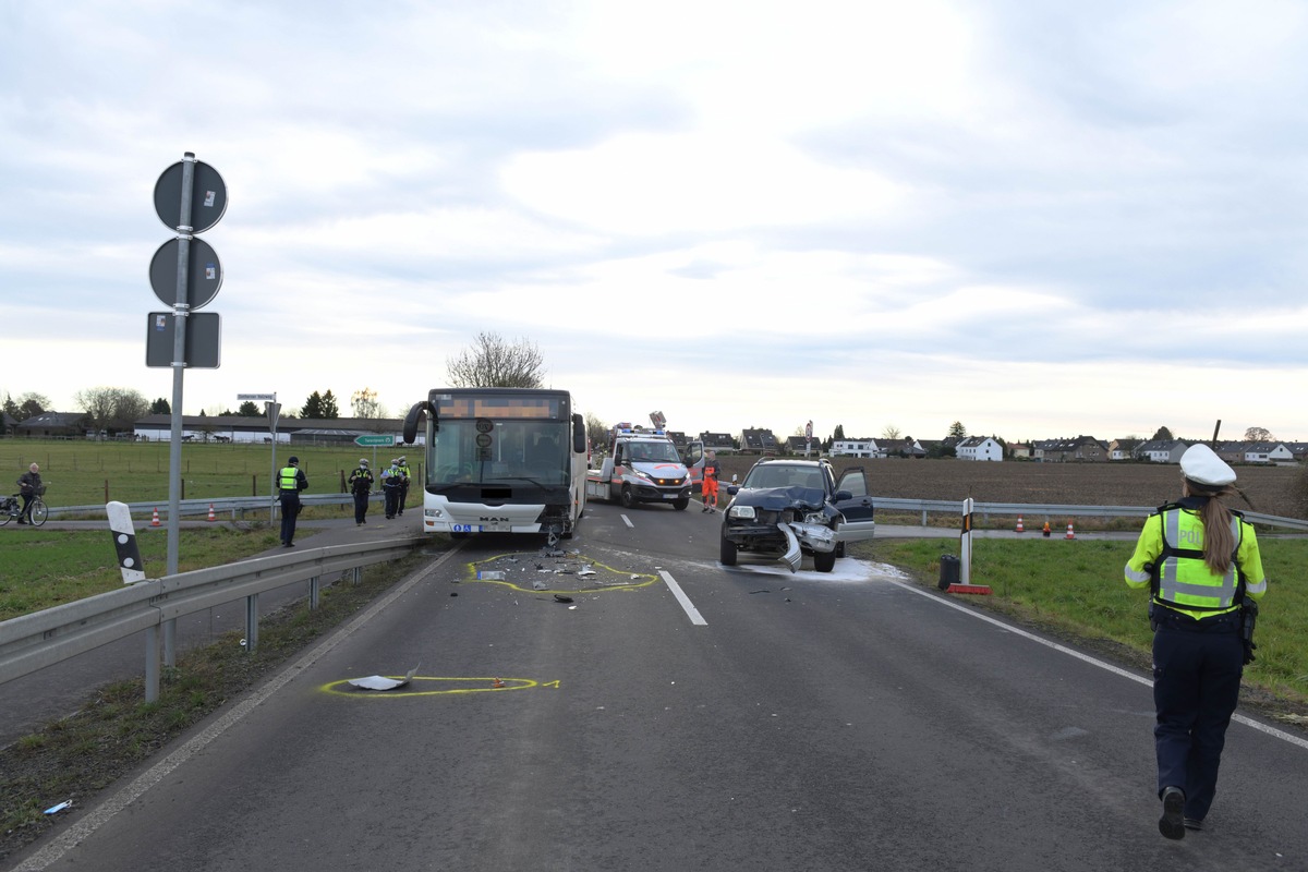 FW Pulheim: Verkehrsunfall mit Linienbus