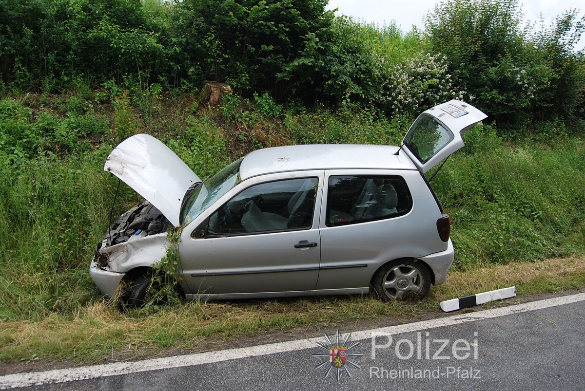 POL-PPWP: Wegen Nässe von der Fahrbahn abgekommen