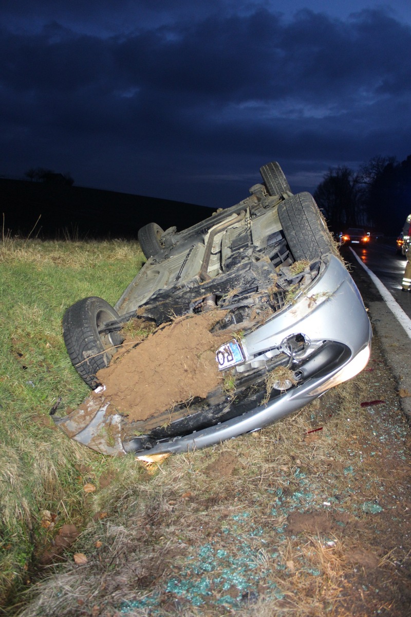 POL-PDKL: Mit PKW überschlagen, Fahrer verletzt