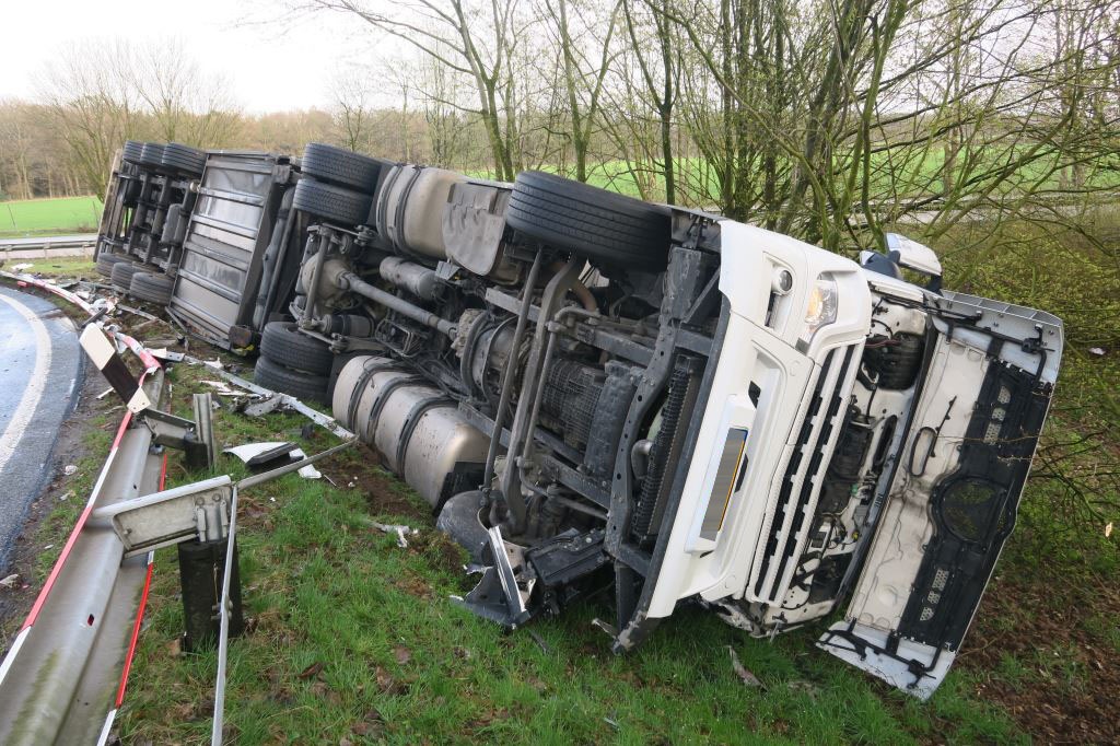 POL-DEL: Autobahnpolizei Ahlhorn: Verkehrsunfall im Ahlhorner Dreieck