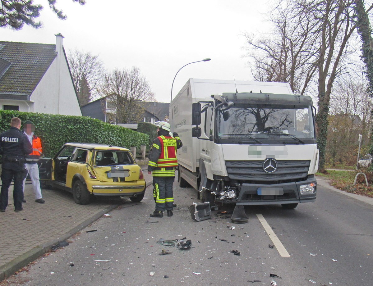 POL-ME: Hoher Sachschaden nach Verkehrsunfall mit Lkw - Haan - 1912033