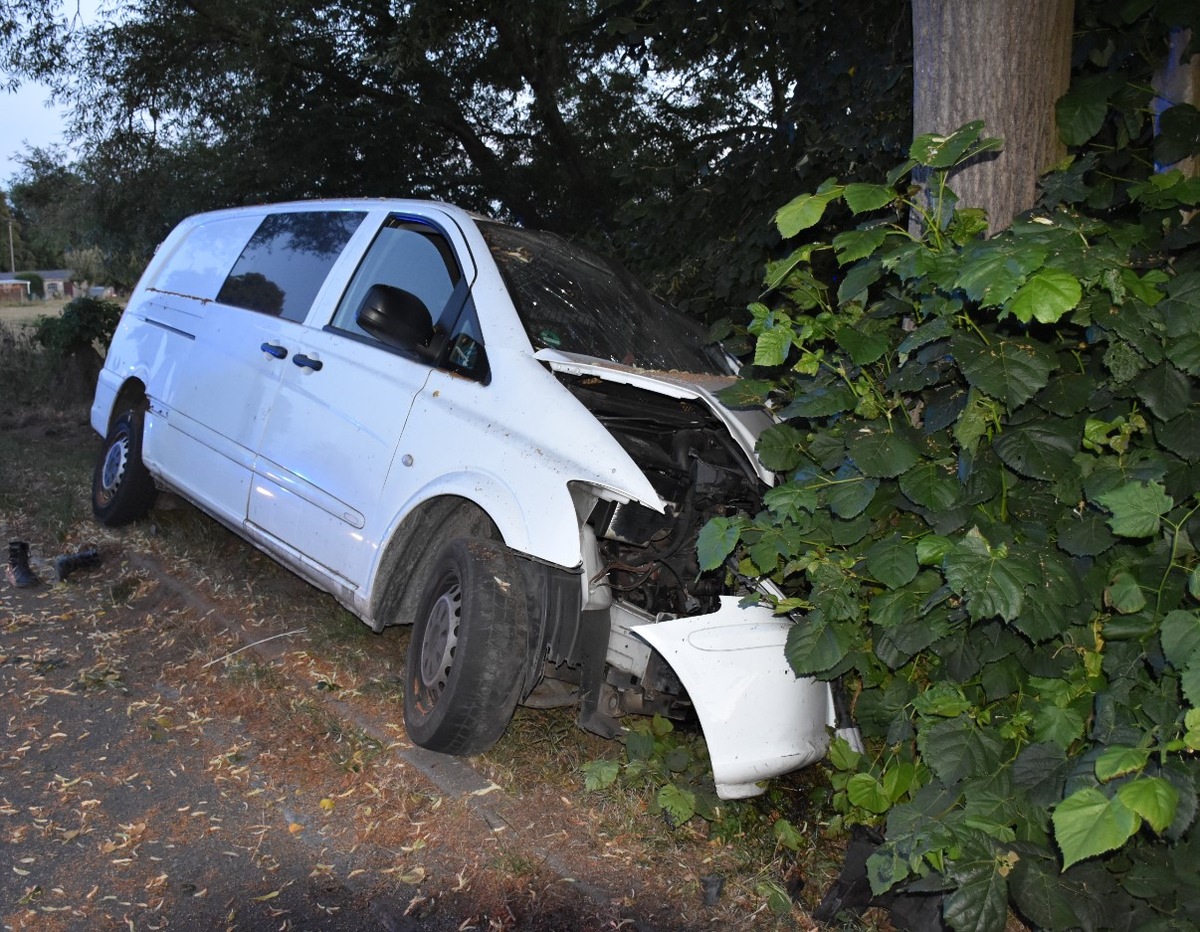 POL-SN: Autofahrer nach zwei Unfällen verletzt und PKW nicht fahrbereit