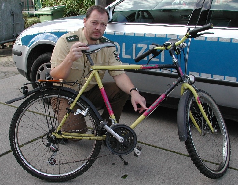 POL-HOL: Polizei erwischt Fahrraddieb / Aber wem gehört das Treckingrad?