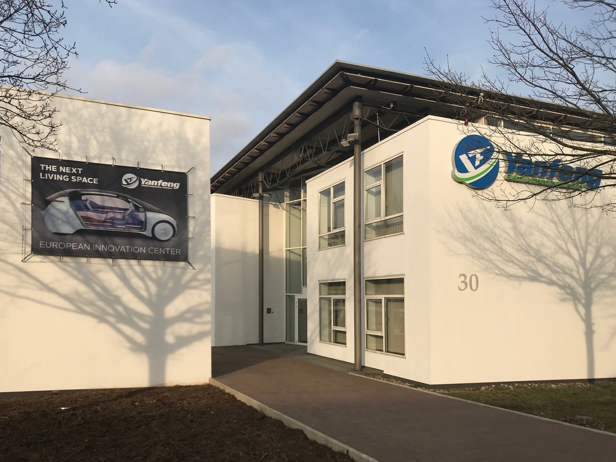 Yanfeng Automotive Interiors eröffnet neues Innovationszentrum in Neuss / Bündelung von Kompetenzen am neuen Standort