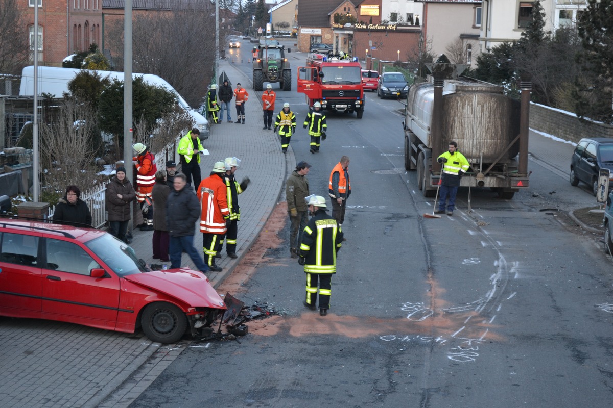 POL-HI: Söhlde/ Hoheneggelsen - Schwerer Verkehrsunfall in Ortsdurchfahrt mit einer Schwerverletzten