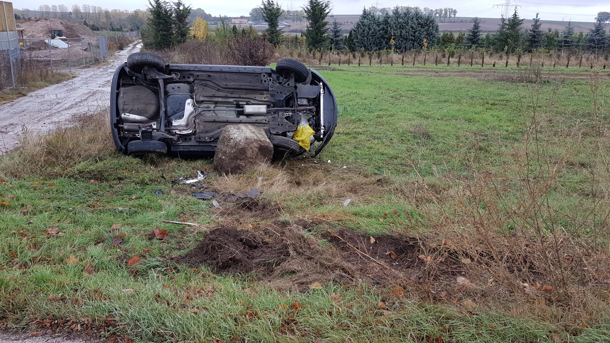 POL-PPMZ: Verkehrsunfall - Pkw überschlägt sich